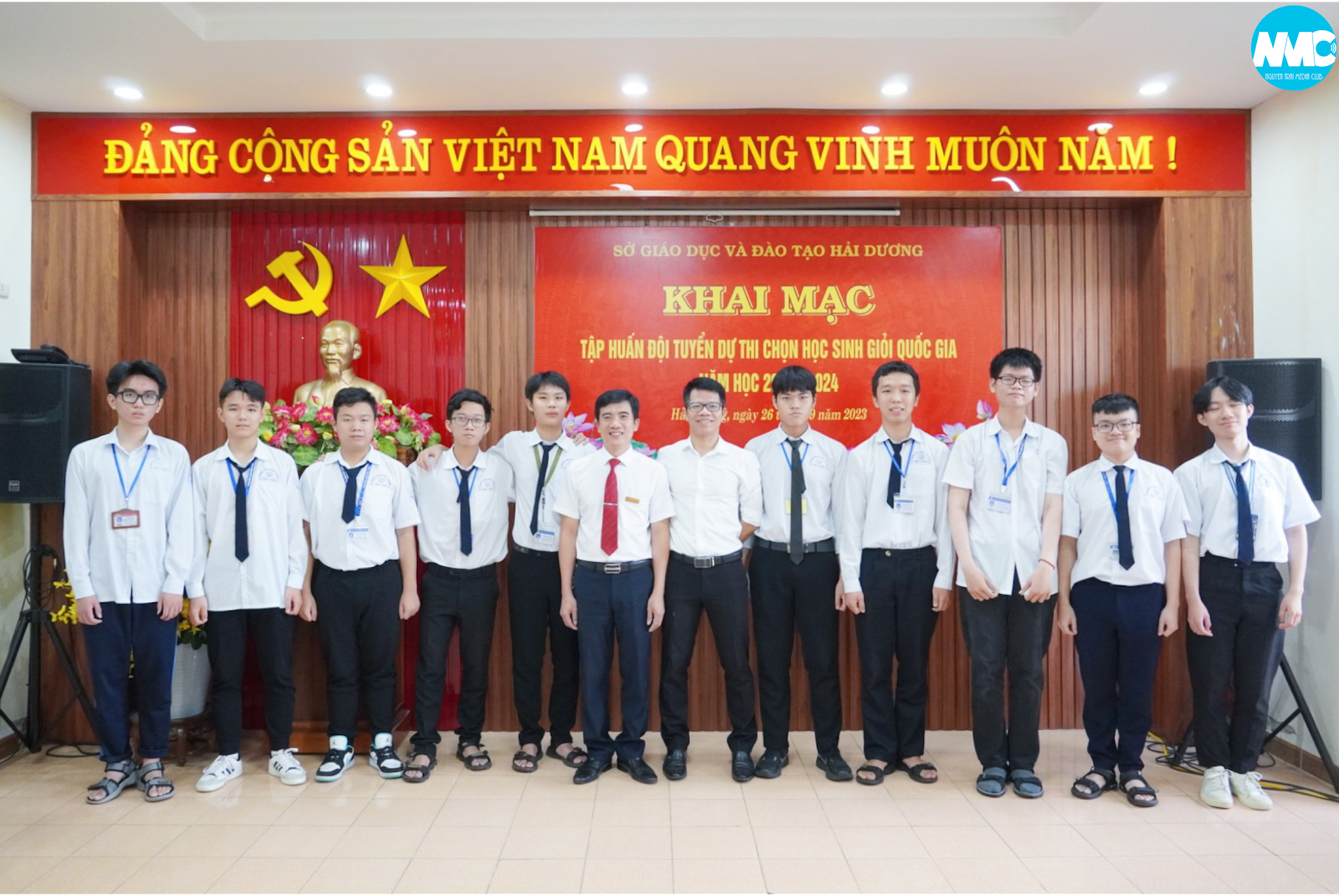 Nhấn để phóng to
